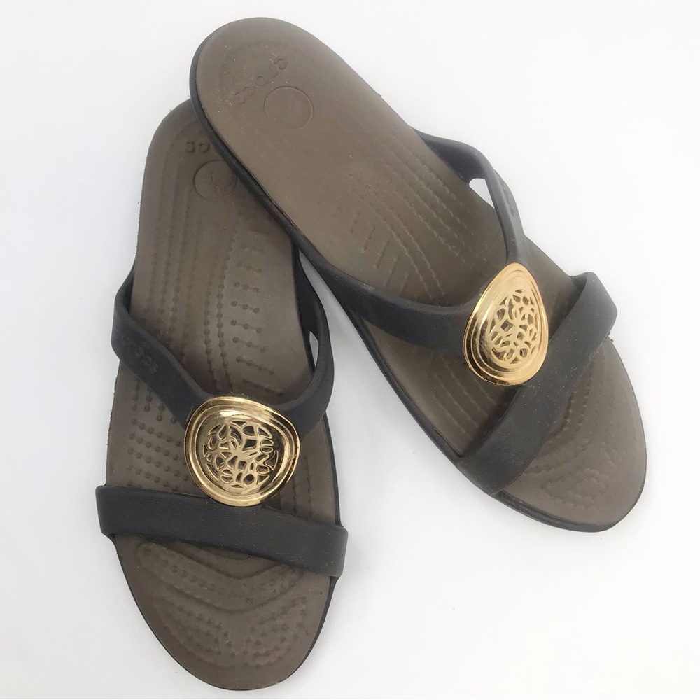 Crocs Brown Gold Medallion Slip on Thong Flip Flop Sandals